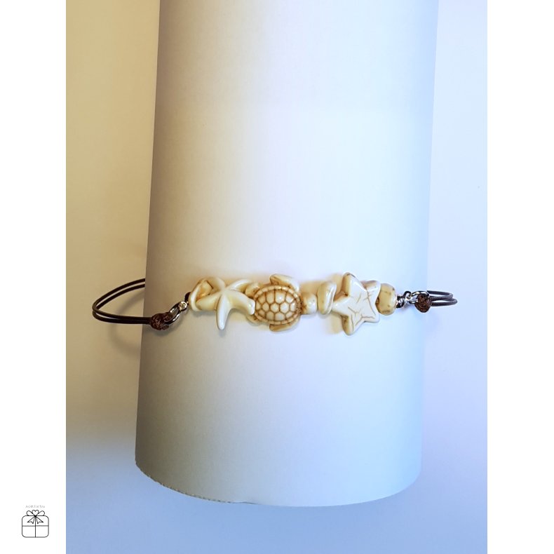 Armbnd af hvide skildpadde perler